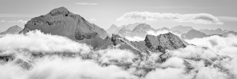 Photos d'art noir et blanc - Aiguille des Deux Aigles en noir et blanc - photographie alpine noir et blanc