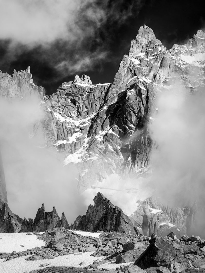 Photos d'art noir et blanc - Aiguille des Deux Aigles en noir et blanc - photographie alpine noir et blanc