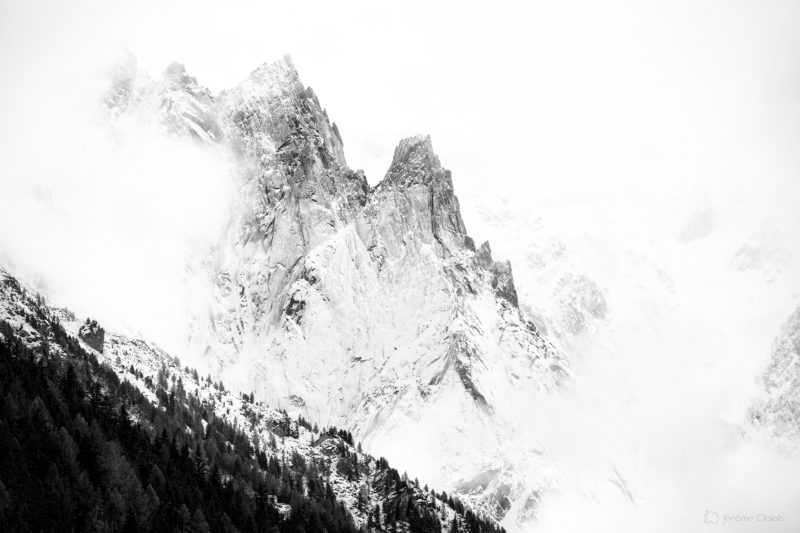 Photos d'art noir et blanc - Aiguille des Deux Aigles en noir et blanc - photographie alpine noir et blanc