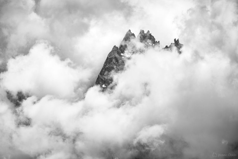 Photos d'art noir et blanc - Aiguille des Deux Aigles en noir et blanc - photographie alpine noir et blanc