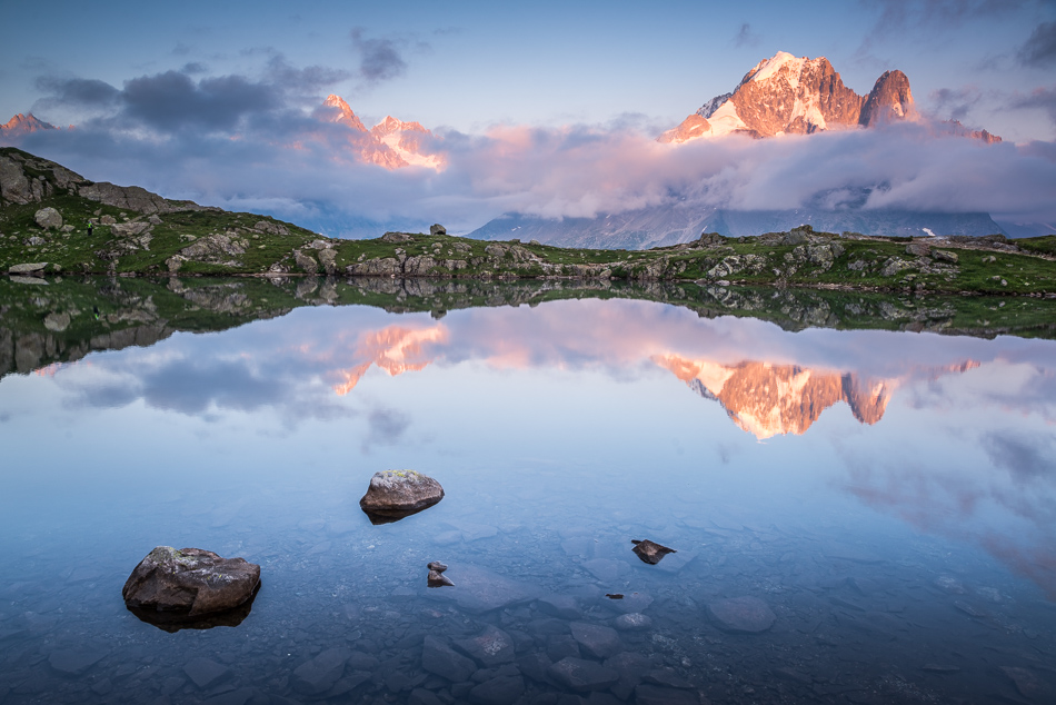 Reflet de l'Aiguille Verte dans le lac des Cheserys