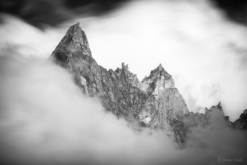 Photos d'art noir et blanc - Aiguille des Deux Aigles en noir et blanc - photographie alpine noir et blanc