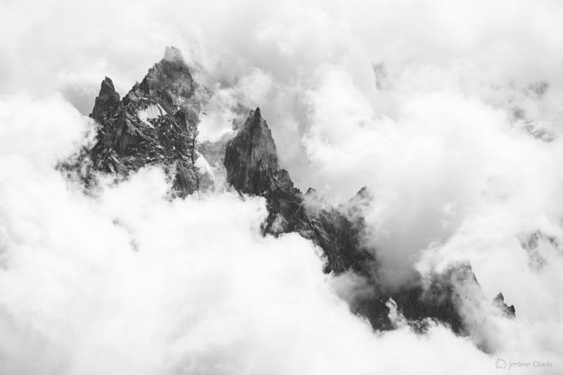 Photos d'art noir et blanc - Aiguille des Deux Aigles en noir et blanc - photographie alpine noir et blanc