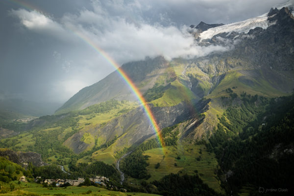 Photo montagne des Ecrins - paysage de montagne et arc en ciel