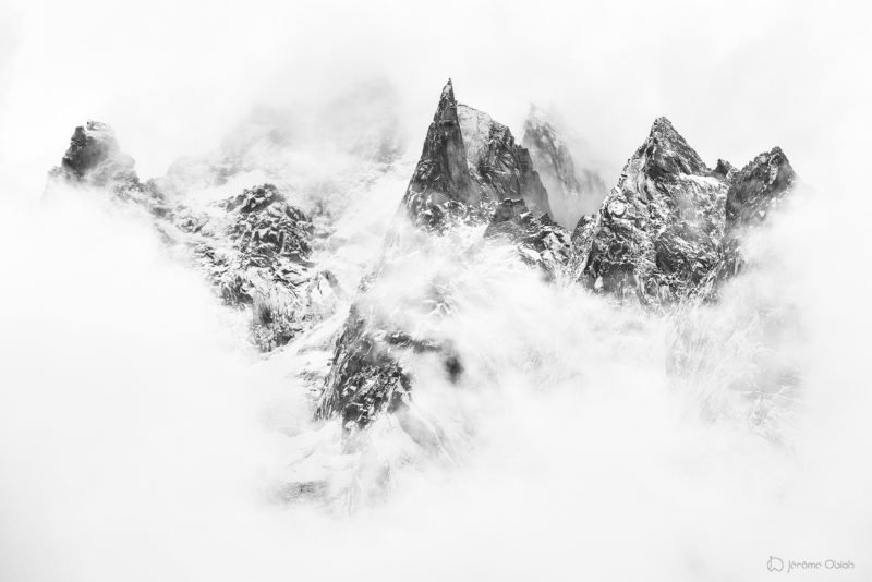 Photos d'art noir et blanc - Aiguille des Deux Aigles en noir et blanc - photographie alpine noir et blanc