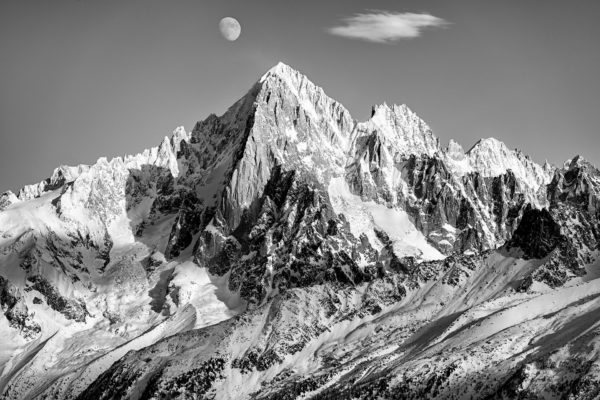 Photo montagne en noir et blanc de l'Aiguille Verte