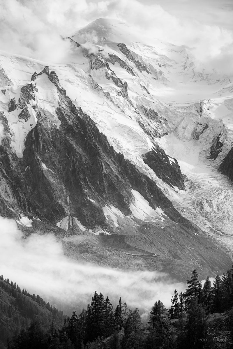 Photos d'art noir et blanc - Aiguille des Deux Aigles en noir et blanc - photographie alpine noir et blanc