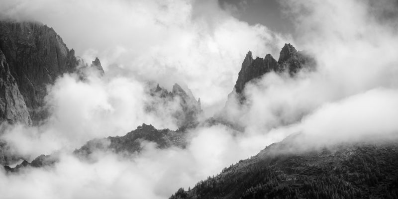 Photos d'art noir et blanc - Aiguille des Deux Aigles en noir et blanc - photographie alpine noir et blanc