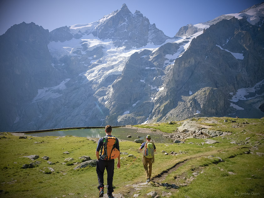 Alpinistes à la gare du Peyrou d'Amont en partance pour la Meije