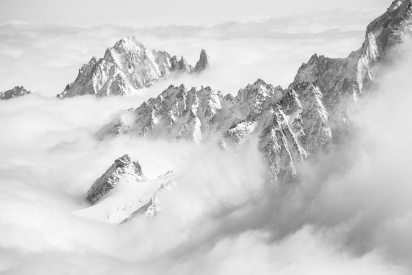 Mer de nuages en haute montagne