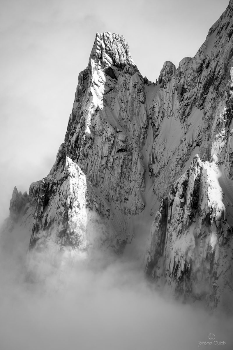 Photos d'art noir et blanc - Aiguille des Deux Aigles en noir et blanc - photographie alpine noir et blanc