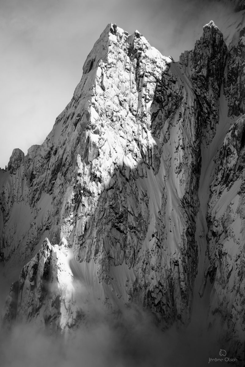 Photos d'art noir et blanc - Aiguille des Deux Aigles en noir et blanc - photographie alpine noir et blanc