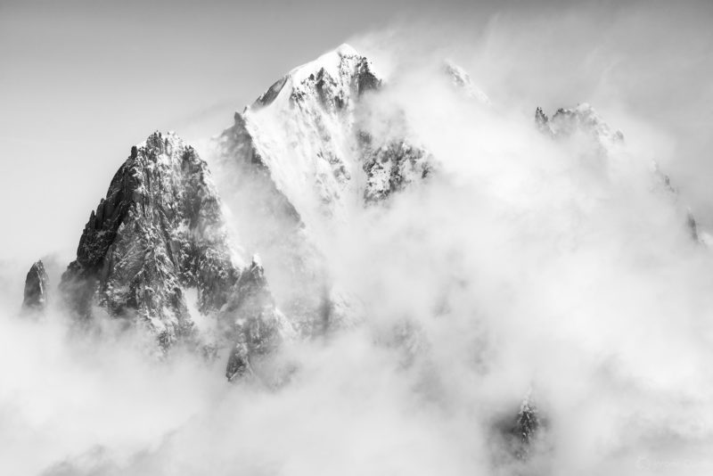 Photos d'art noir et blanc - Aiguille des Deux Aigles en noir et blanc - photographie alpine noir et blanc