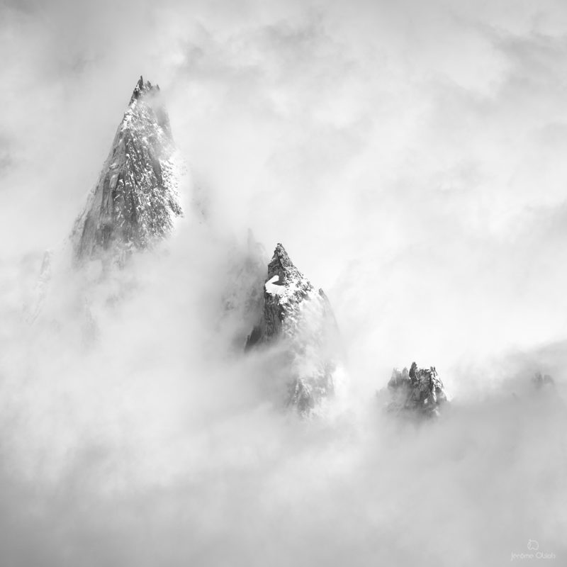 Photos d'art noir et blanc - Aiguille des Deux Aigles en noir et blanc - photographie alpine noir et blanc