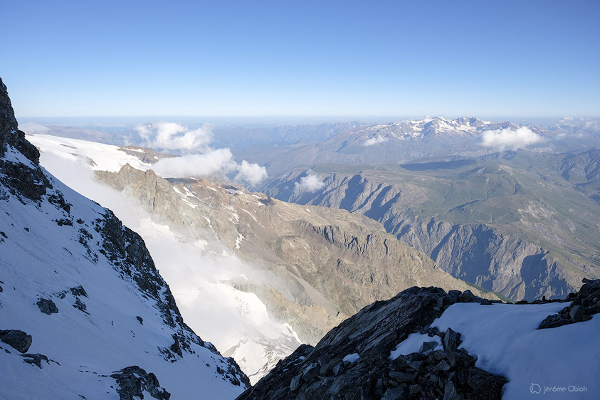 Vue sur les Grandes Rousses depuis la Brèche du Glacier Carré