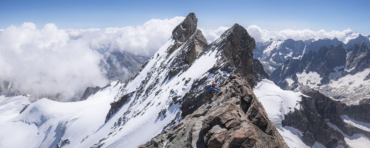 Alpiniste sur les aretes de la Meije