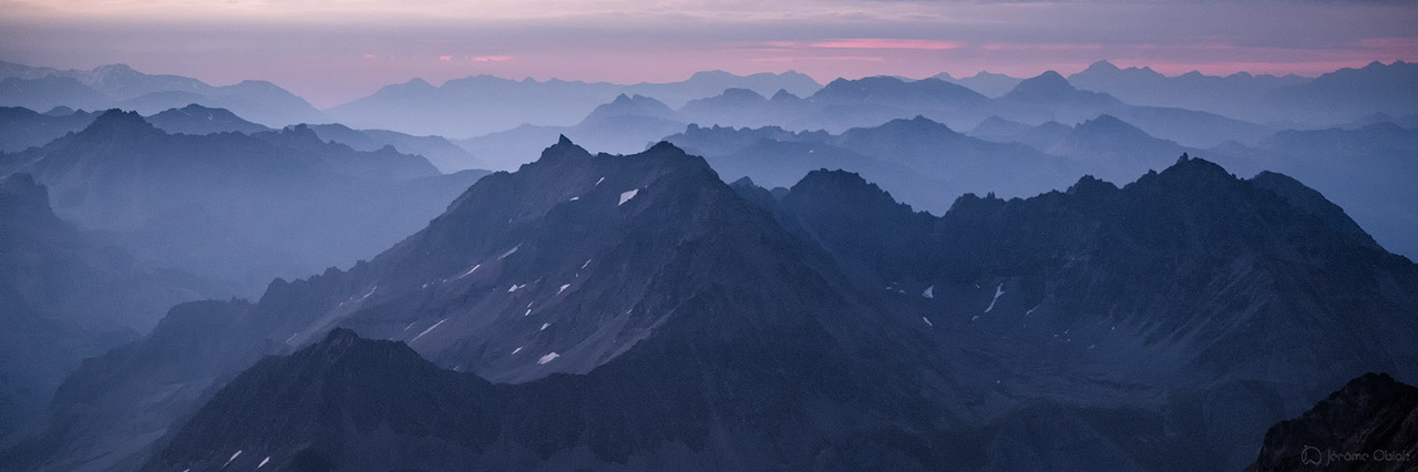 Panorama sur les Pics de Combeynot et les Cerces depuis le refuge de l'Aigle. 