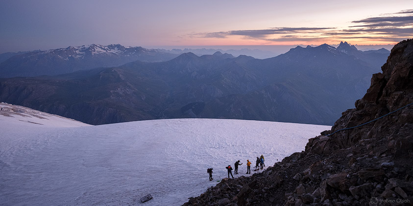 Aube sur le glacier du Tabuchet au pied du refuge de l'aigle