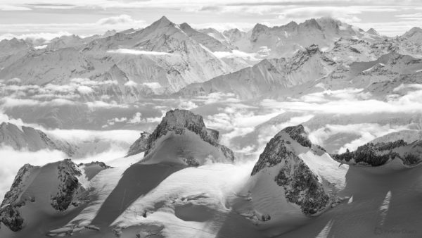 Grand Flambeau, Helbronner et la Grivola. Massif du Mont-Blanc.