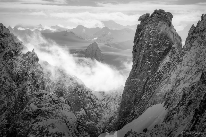 Photos d'art noir et blanc - Aiguille des Deux Aigles en noir et blanc - photographie alpine noir et blanc