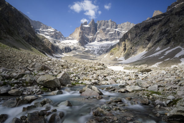 La face sud de la Meije devant le torrent des Etançons. Parc National des Ecrins.