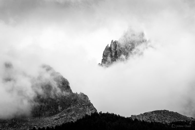 Photos d'art noir et blanc - Aiguille des Deux Aigles en noir et blanc - photographie alpine noir et blanc