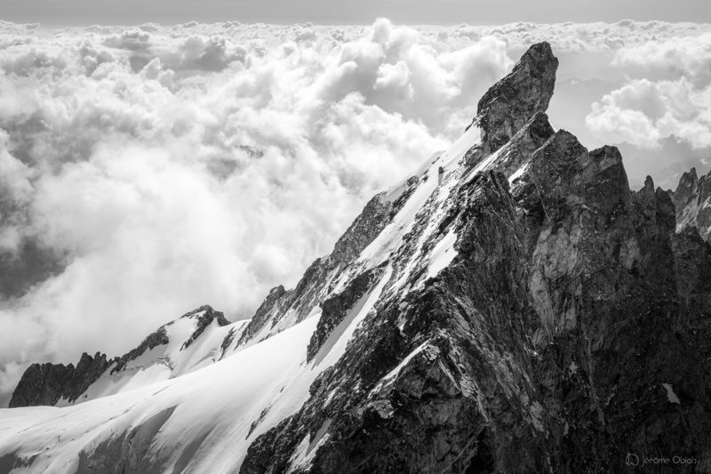 Photos d'art noir et blanc - Aiguille des Deux Aigles en noir et blanc - photographie alpine noir et blanc